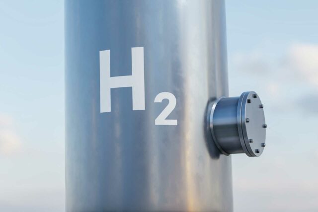 Wasserstoff als Energieträger – moderner Wasserstofftank für erneuerbare Energie
